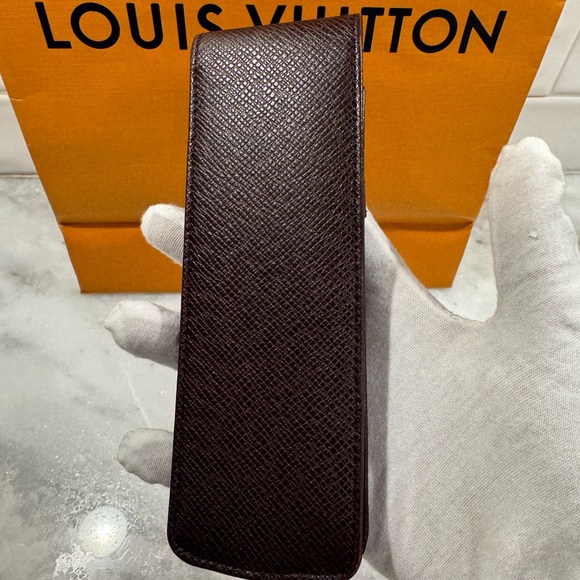 Louis Vuitton Pouch. - Picture 3 of 8